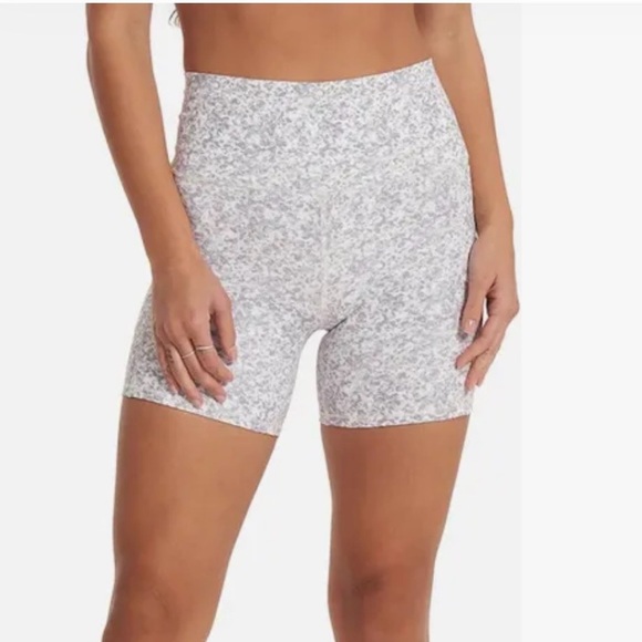 Vuori Studio Pocket Short in Light Micro Mini Camo Size Large - Picture 8 of 9